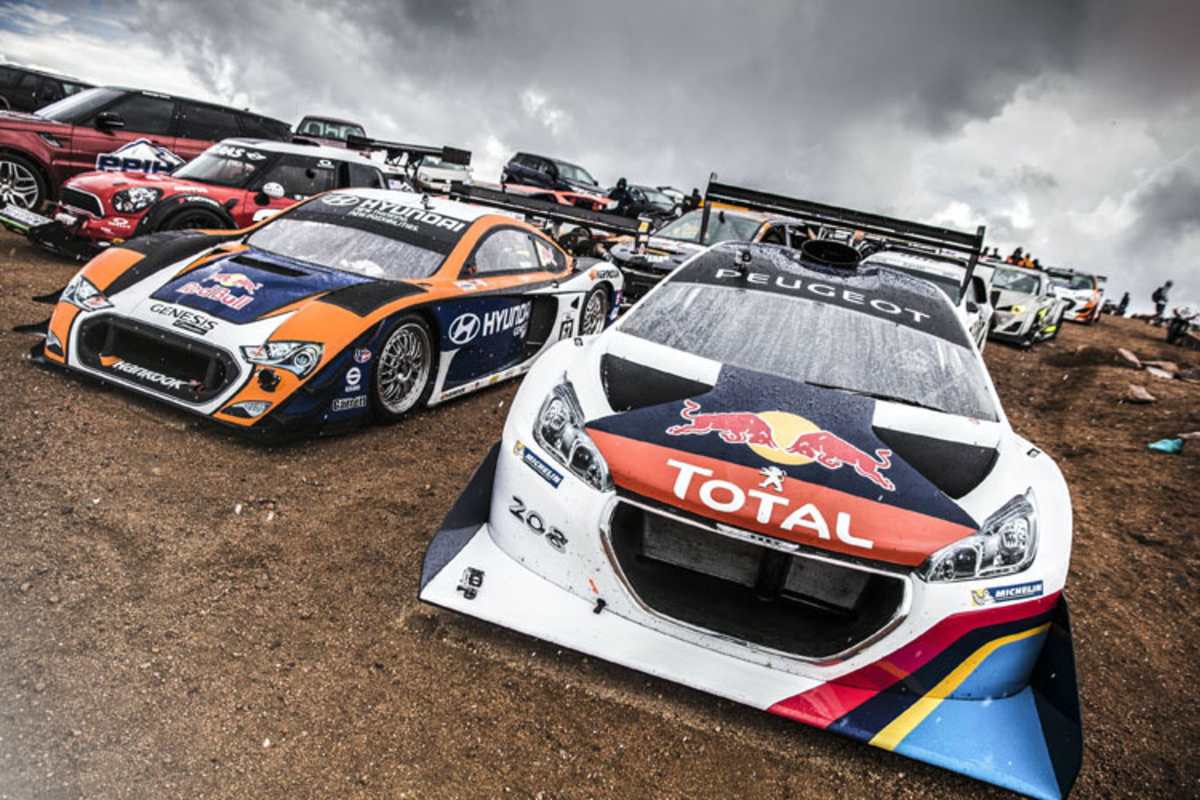 Der Regen kam bald: Der Peugeot 208 T16 Pikes Peak und der Hyundai Genesis von Rhys Millen