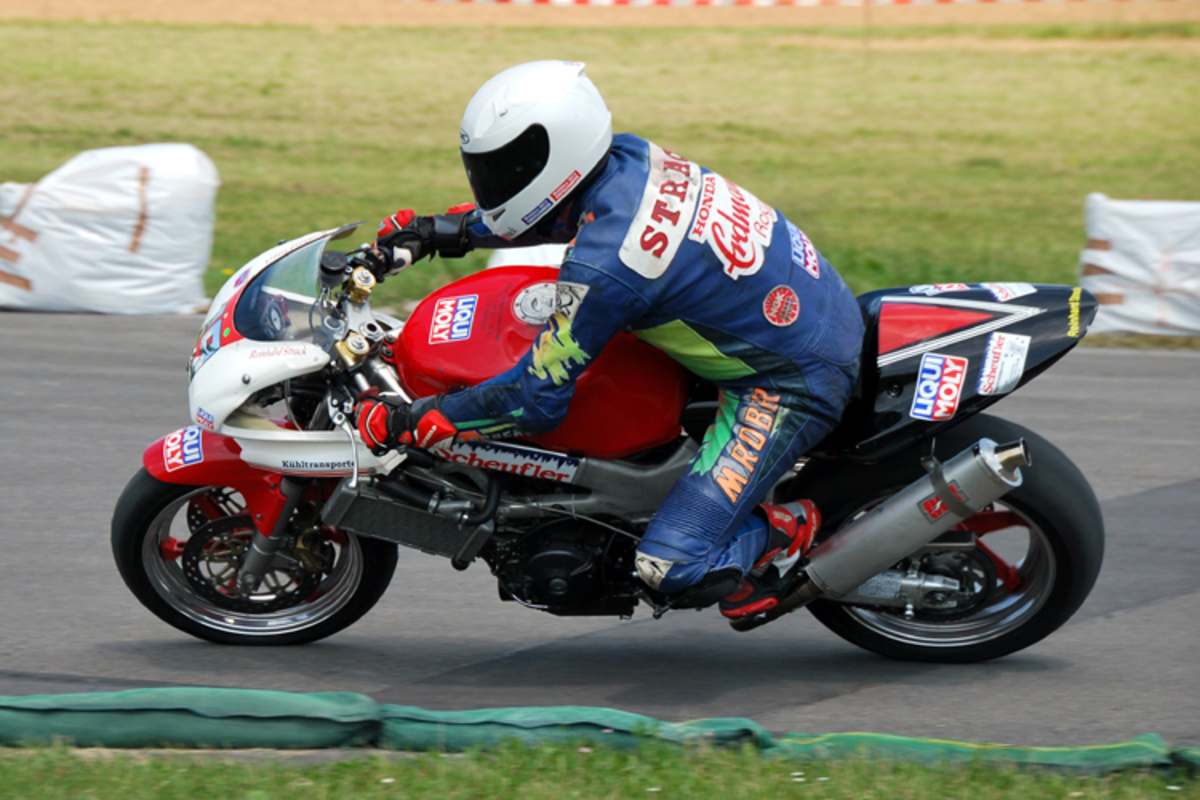 Reinhard Strack (Honda VTR 1000)