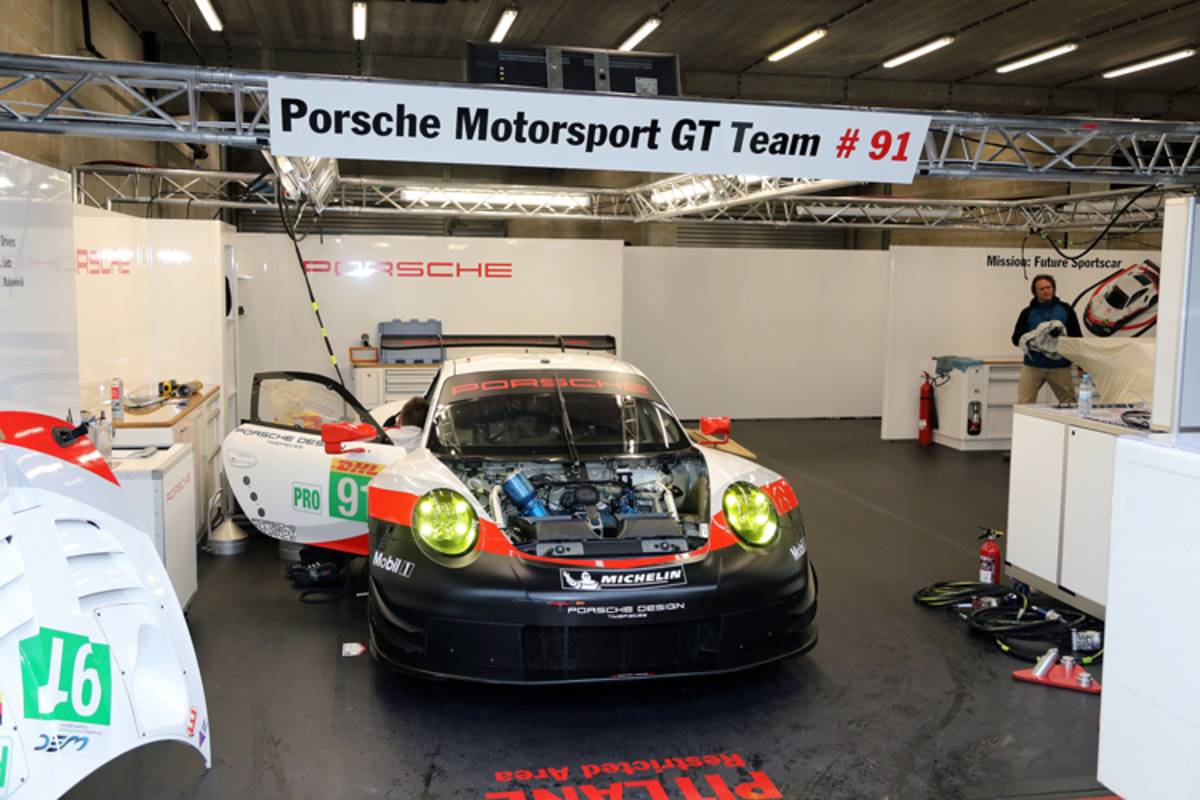 Ohne Fronthaube: Porsche 911 RSR in der 2017er Version