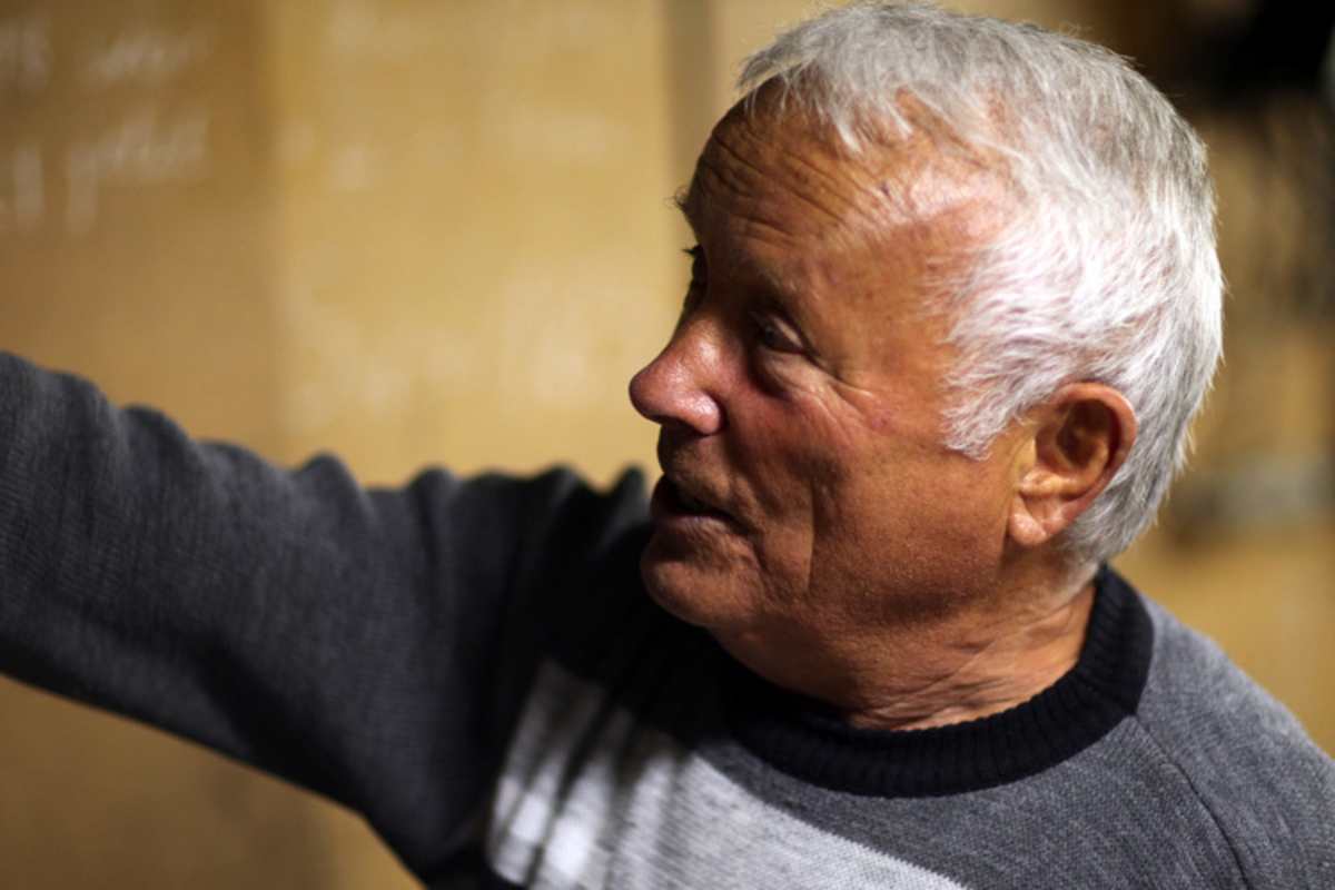 Walter Dietrich in seiner Werkstatt, die noch das eine oder andere Geheimnis beherbergt