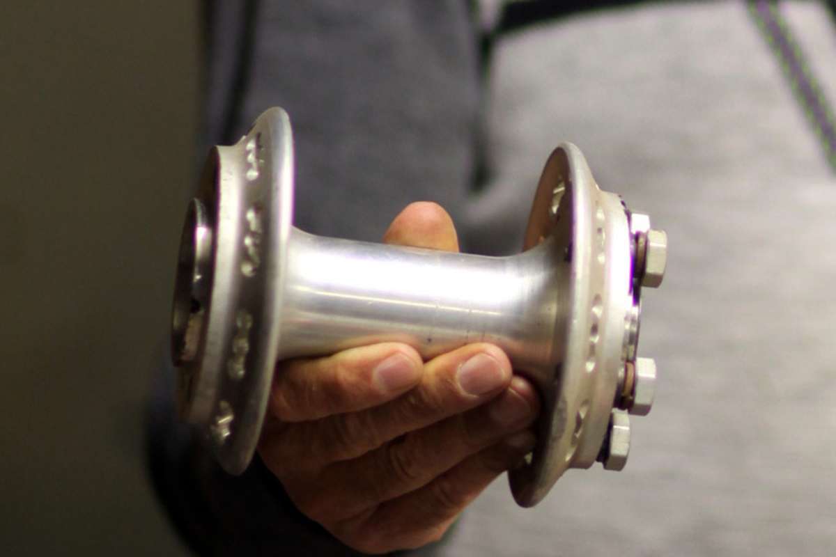 Eine selbst aus dem Vollen Gedrehte Radnabe