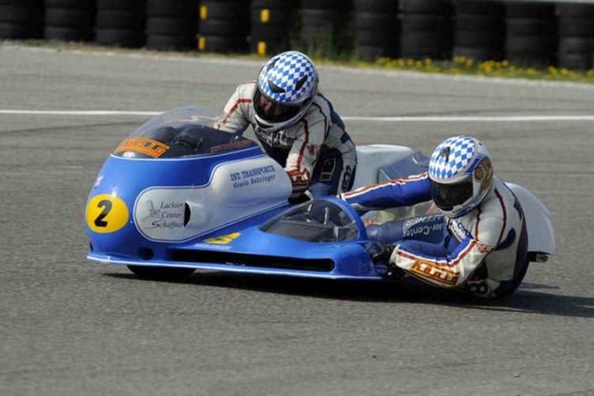 Fritz Behringer/Achim Reichert bringen ein König-Gespann mit 680ccm-Motor an den Start