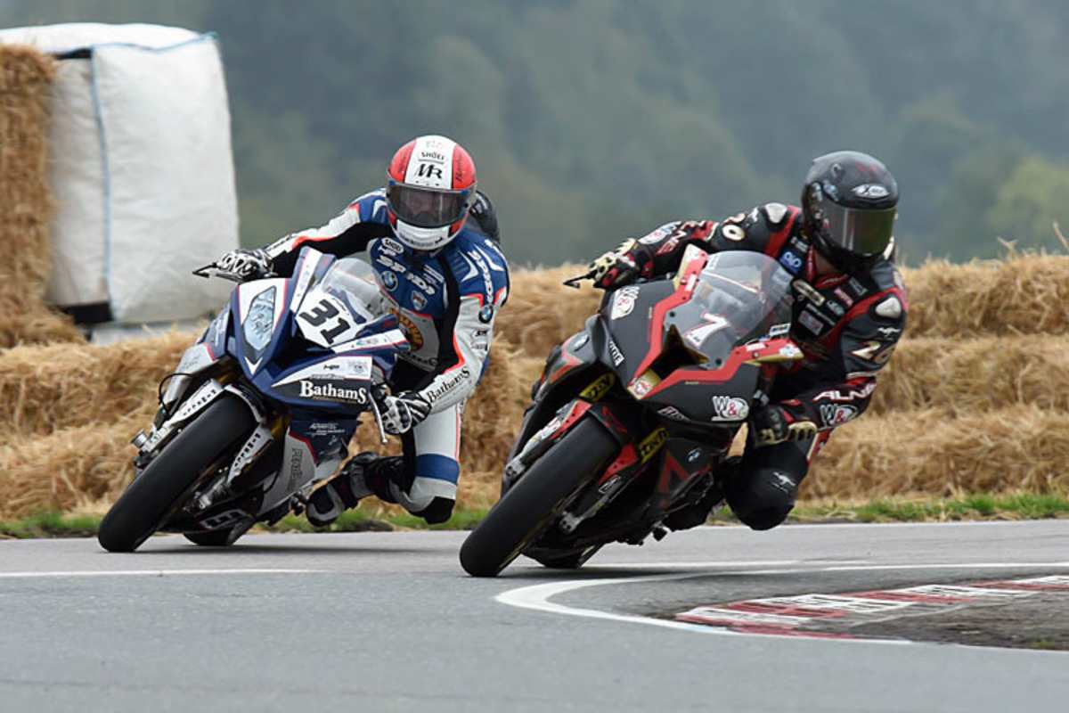 Didier Grams (1) und Michael Rutter (31) in der Zielkurve