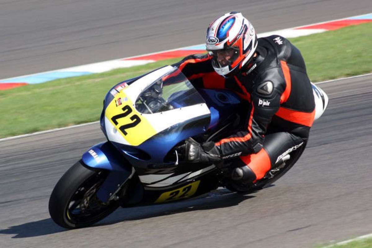 Hans-Peter Loda ist auf seiner Yamaha TZ 250 5KE flott unterwegs