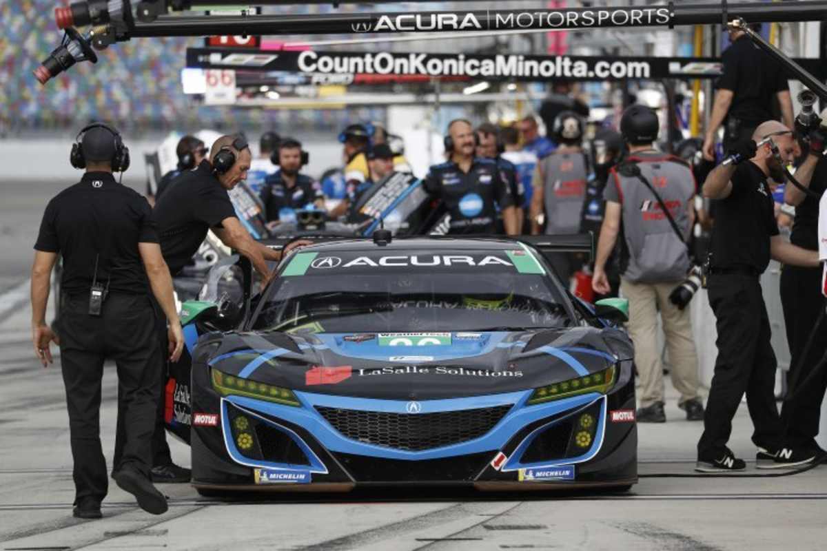 Einer der beiden Acura NSX GT3 in der Pitlane von Daytona