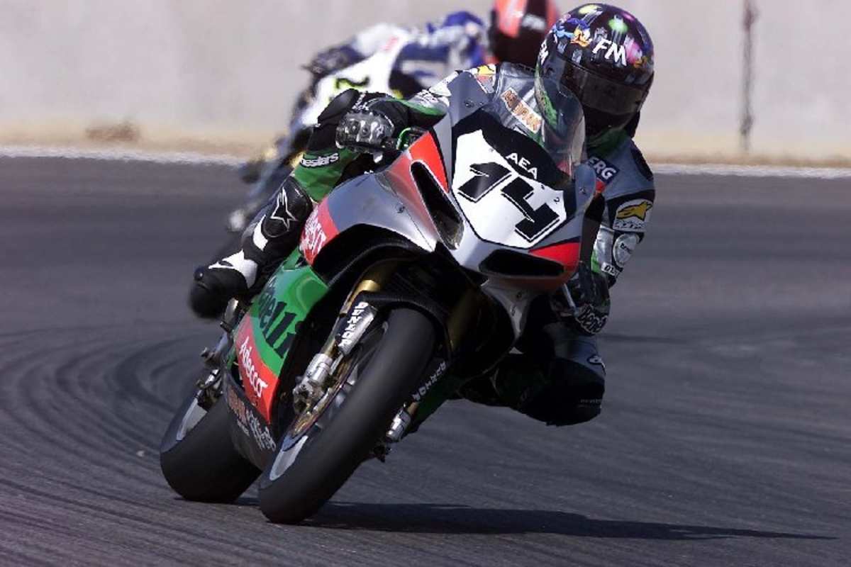 Peter Goddard mit Benelli 2001