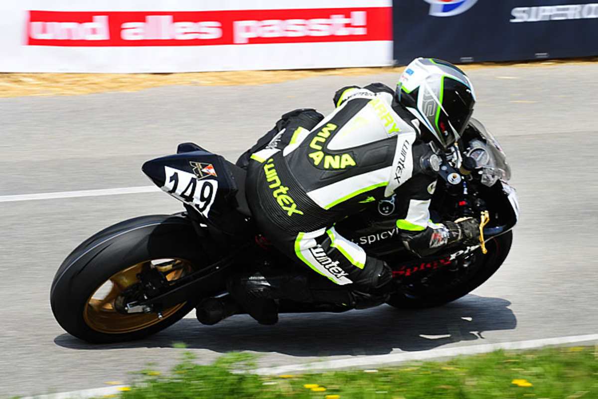 Harald Jungwirth gewinnt die Klasse Supersport/Moto2