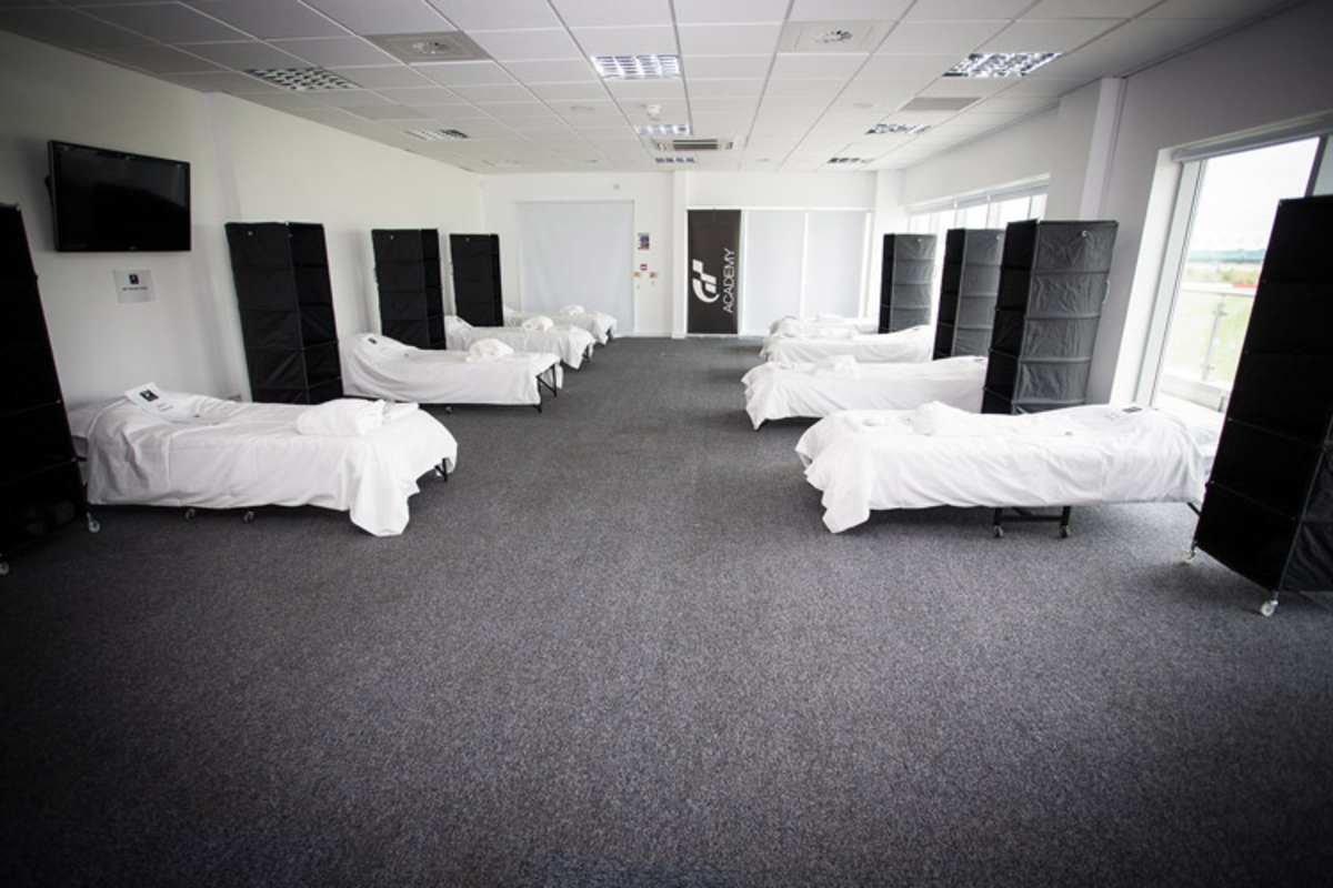 Luxus sieht anders aus: Schlafsaal im Race Camp