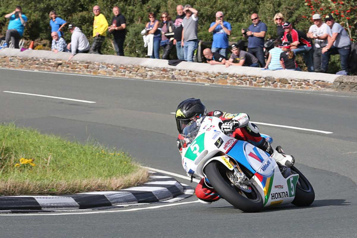 Bruce Anstey sorgt im Lightweight-Rennen für einen neuen Rundenrekord