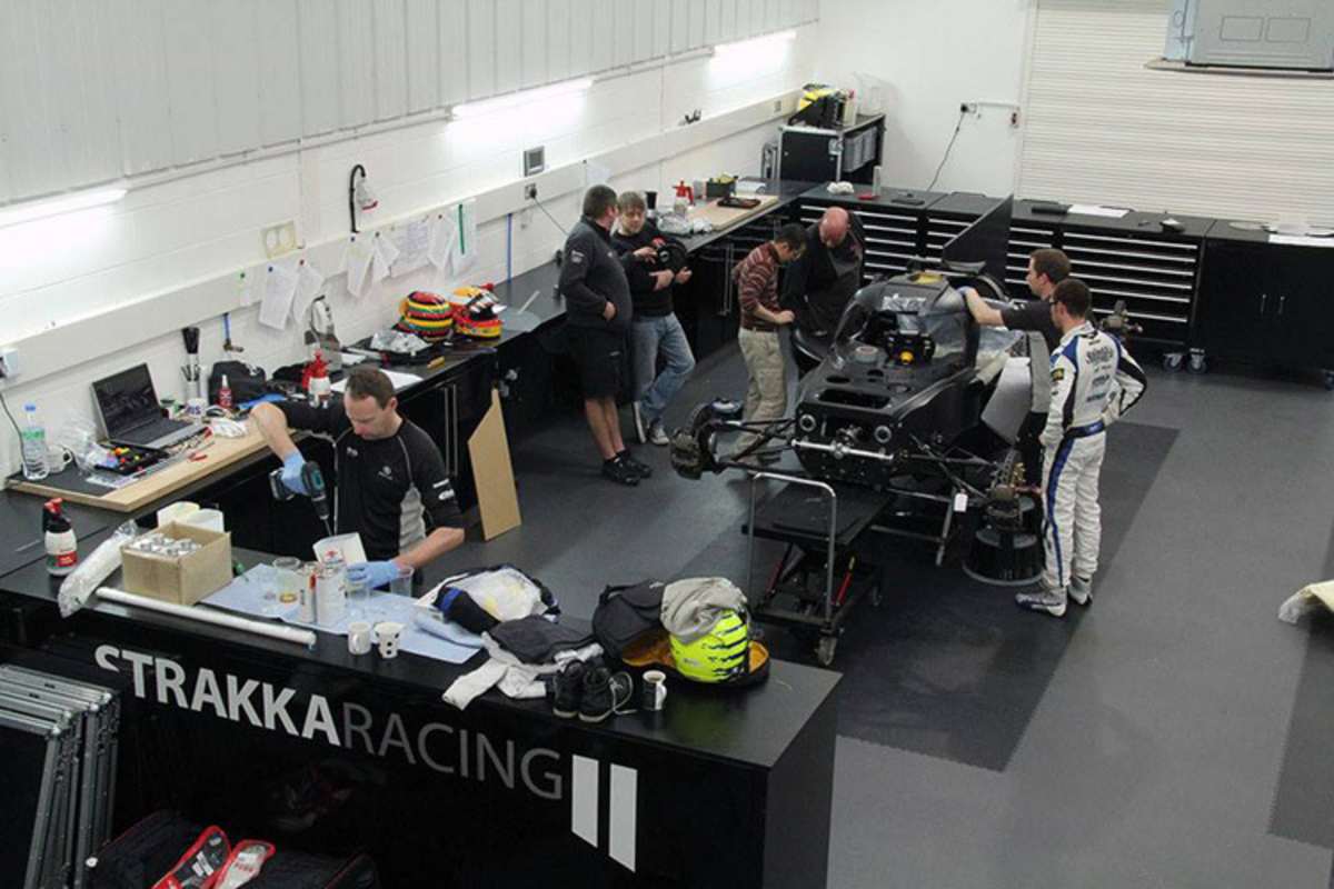 Hochbetrieb bei Strakka Racing