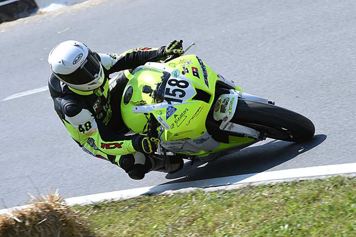 Francesco Curinga (I) rettet die Ehre der ausländischen Fahrer