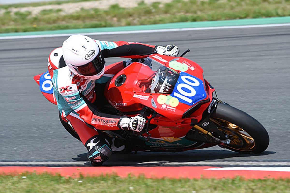 Hertrampf Racing (Oliver Skach) bringt mit der Ducati Panigale Farbe ins WM-Geschehen