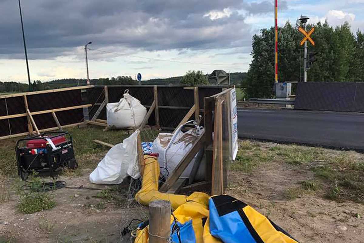 Neben dem Notstromaggregat landete Jochen Rotter