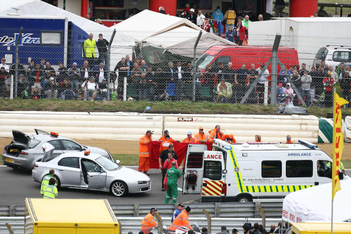 Bange Minuten, als Jones auf der Strecke behandelt wurde