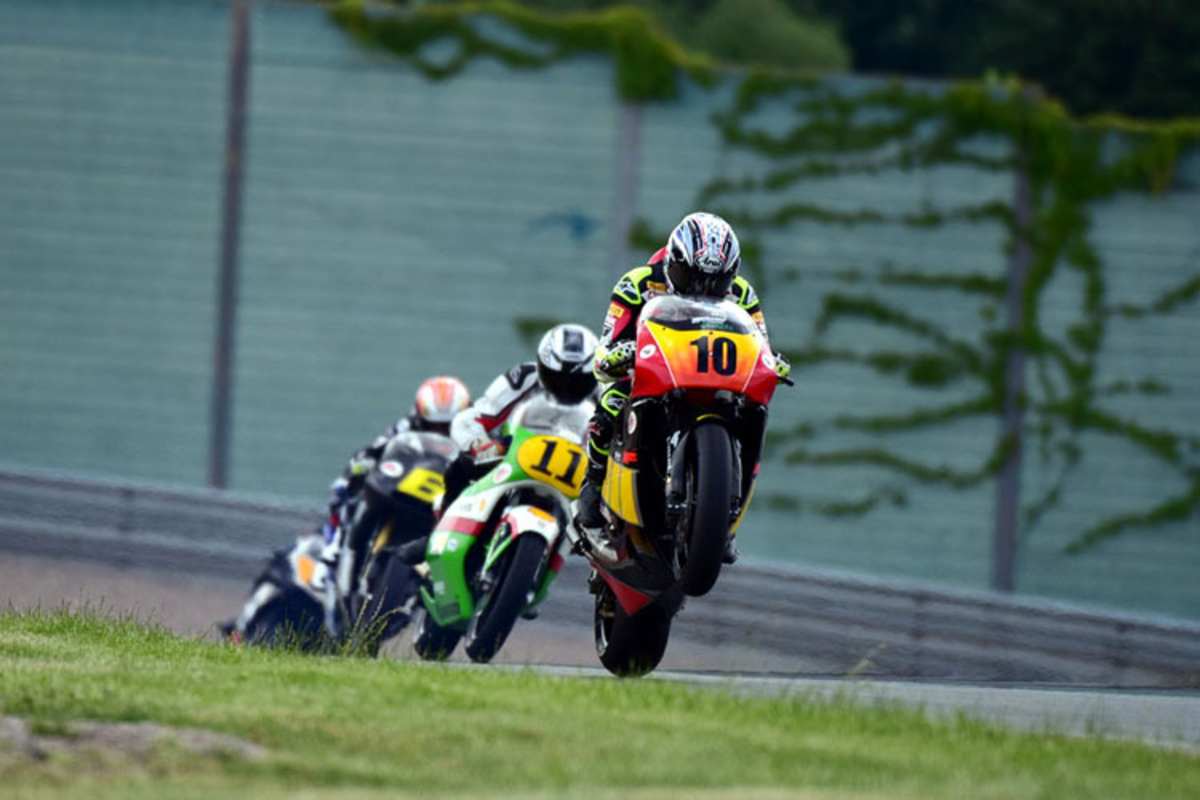 Garry McCoy vor Lothar Neukirchner und Jeremy McWilliams