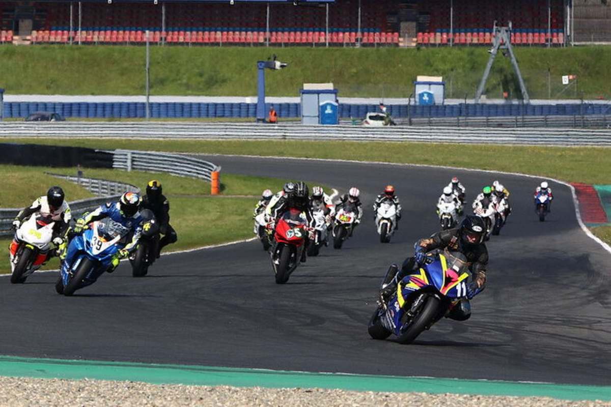 Superbike: Uwe Pollheide vor Timo Schlüter und Nick Hvolbol