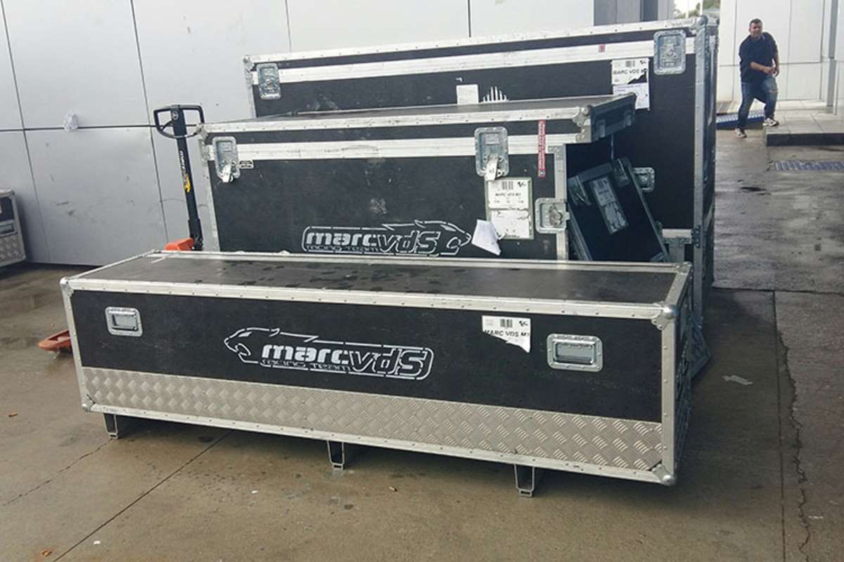 Ein Moto2-Team mit zwei Fahrern benötigt etwa sechs Frachtkisten für das gesamte Material