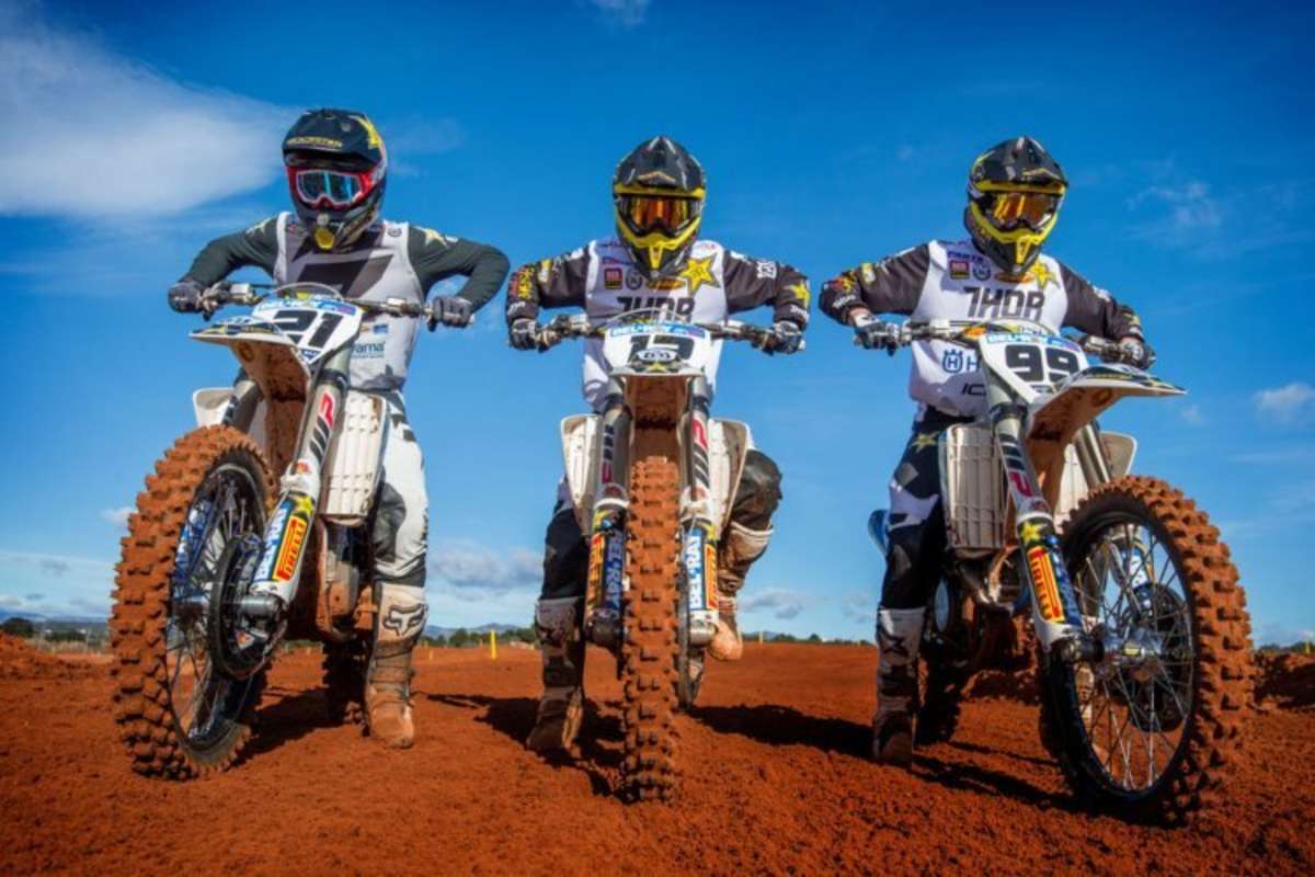 Die drei Husqvarna-Werkspiloten unter sich: Gautier Paulin, Max Nagl, Max Anstie (v.l.)