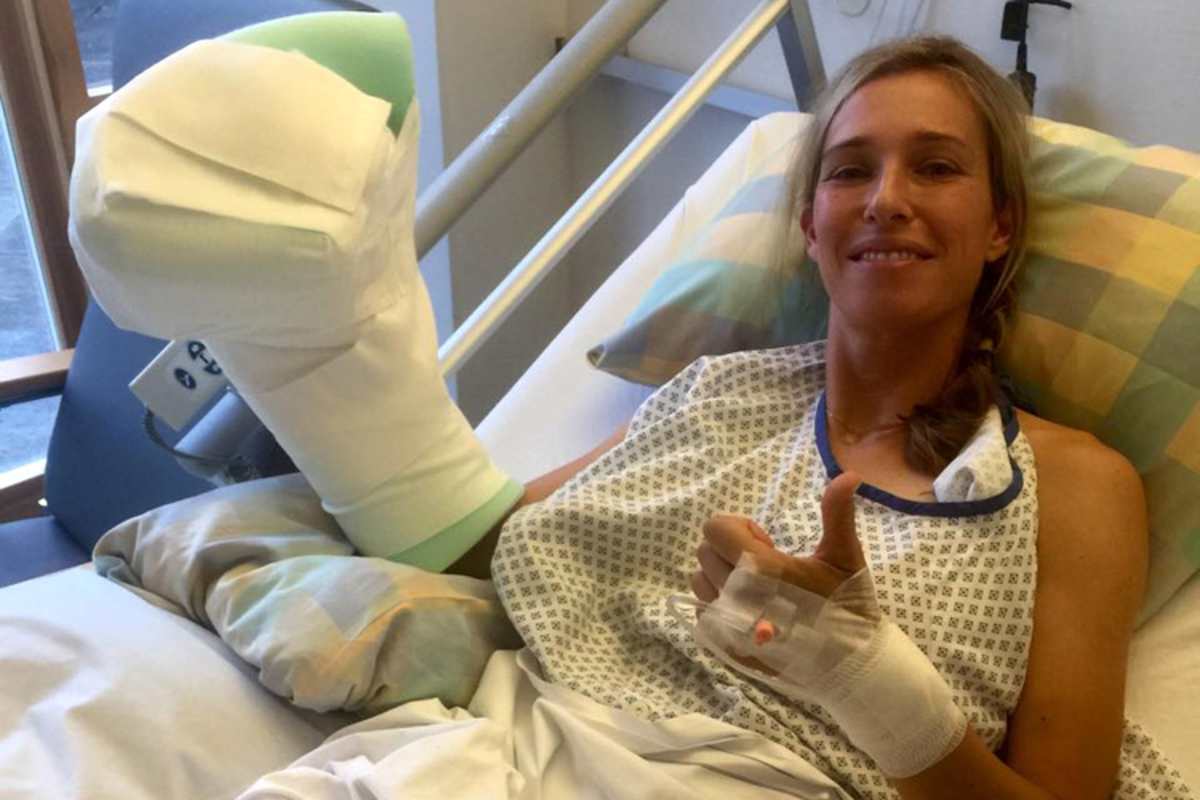 Sabine Holbrook zog sich schwere Handverletzungen zu