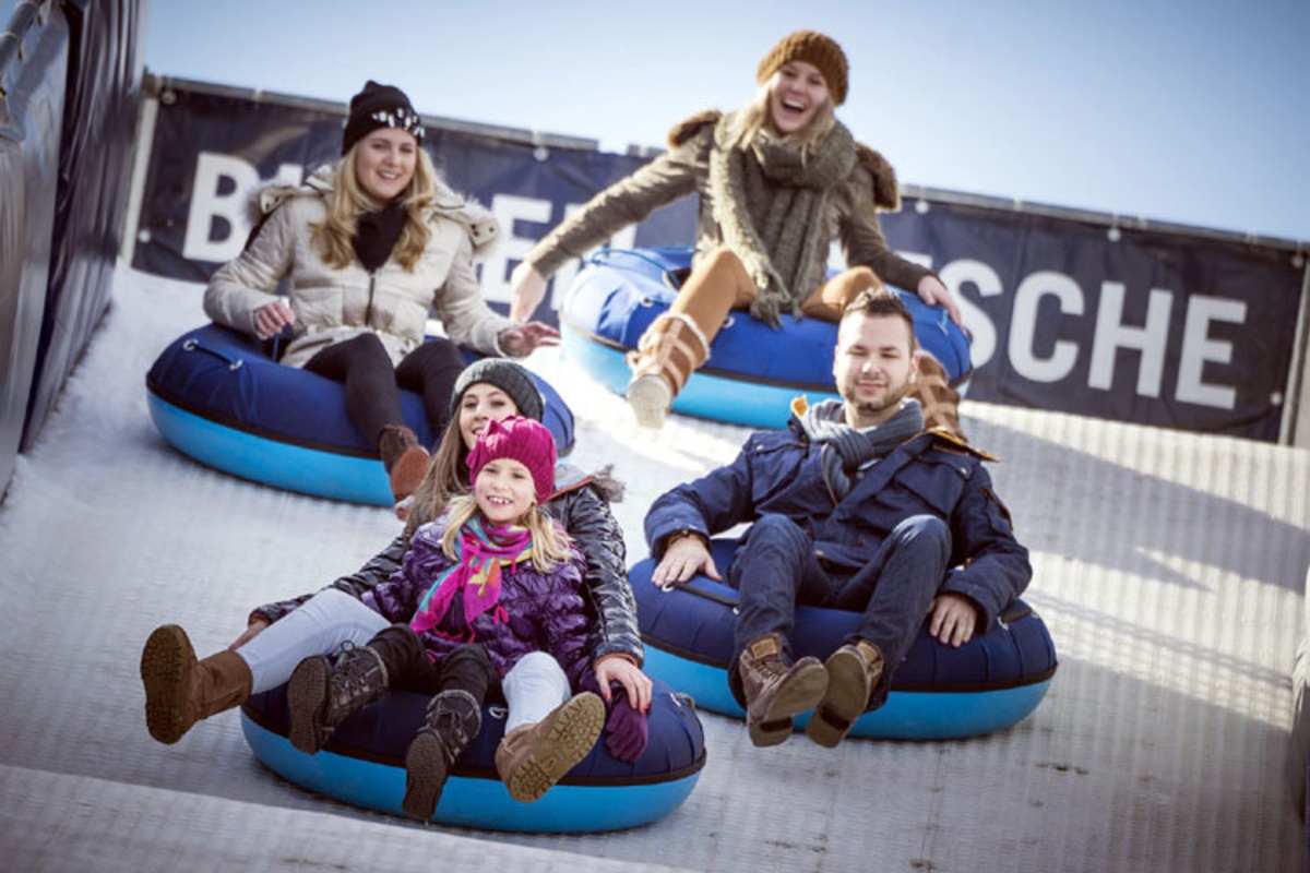 Mit der Bullen-Rutsche direkt in das Fahrerlager