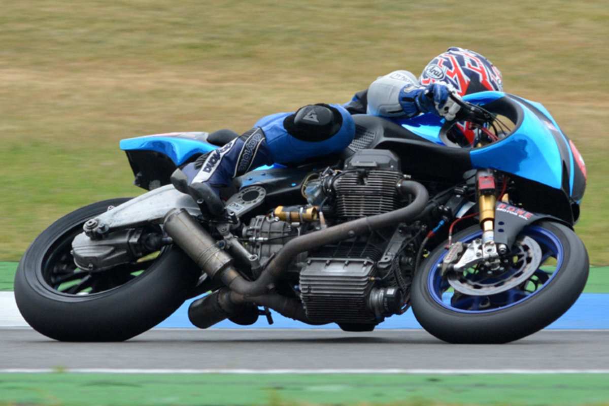 Jens Hofmann gewann auf seiner Guzzilla den zweiten Lauf der Big Twins