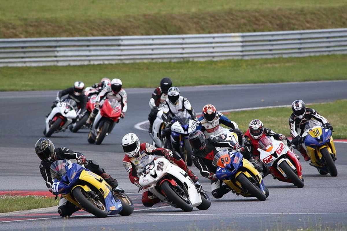 Supersport: Dominik Borgelt vor Jan Femmer und Jörg Einberger