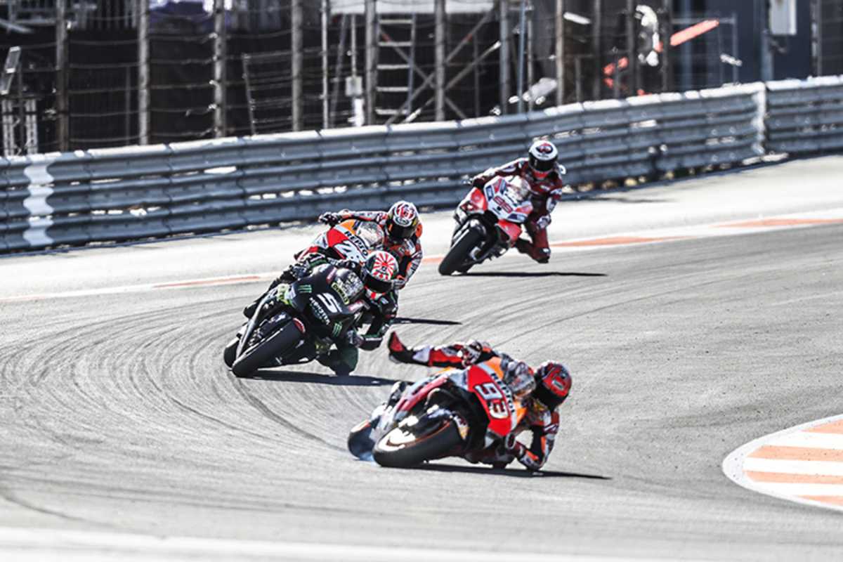 Mit Knie und Ellenbogen fing der Spanier seine Maschine ab