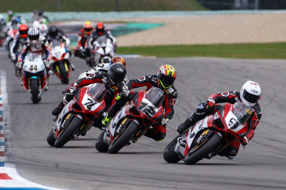 Die Verfolger sehen in Assen nur rot