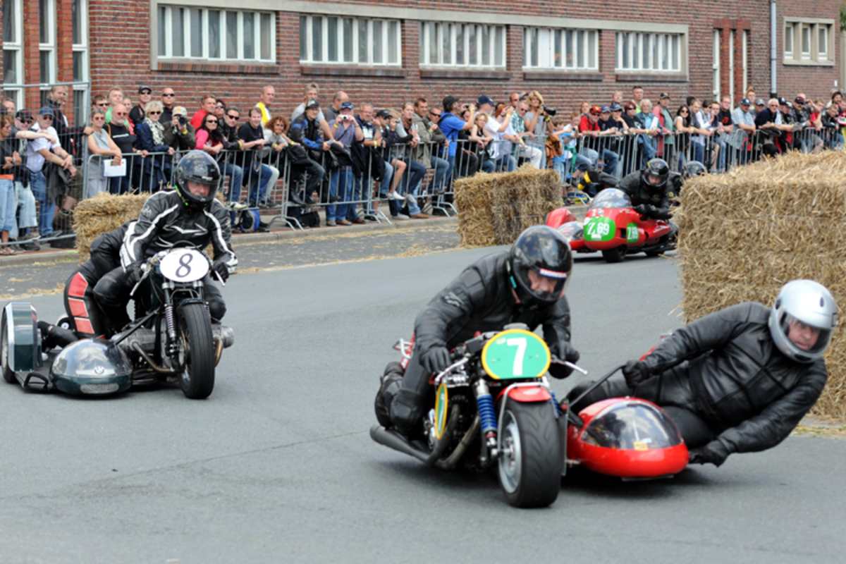 Die historischen Seitenwagen dürfen nicht fehlen