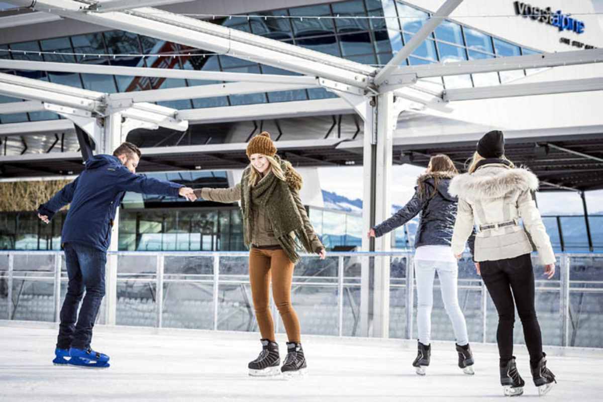 Der Eislaufplatz wartet mit der «Antenne Eisdisco»