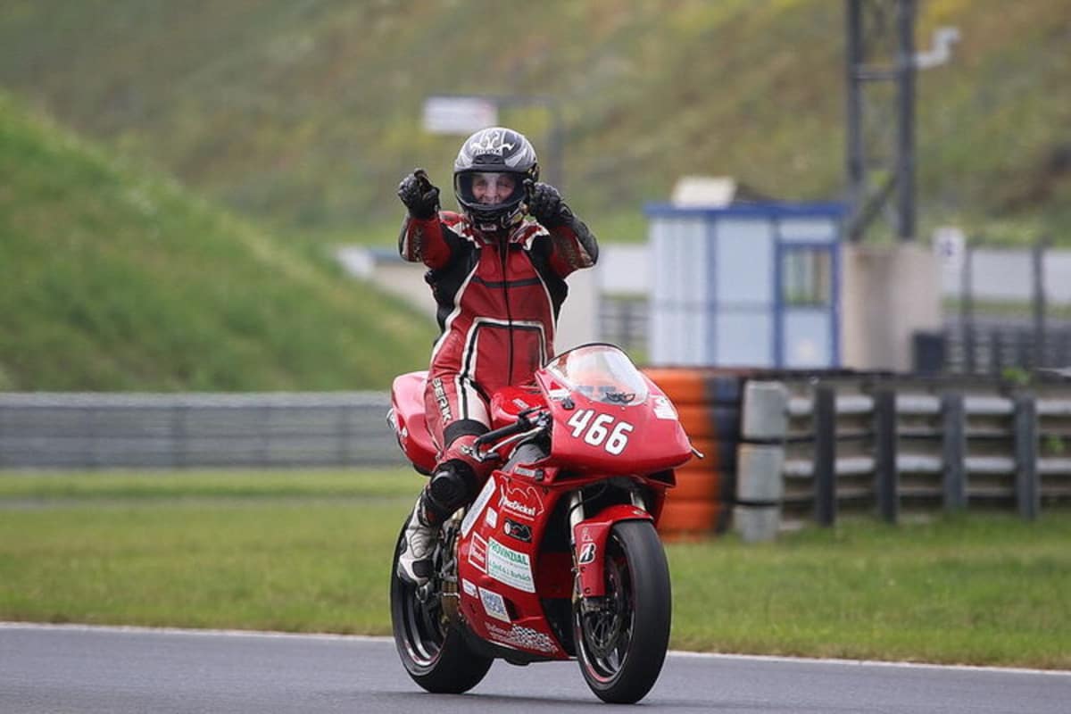 Hüpfte nach Crash gleich aufs nächste Bike und siegte in der ProBEARS: Frank Schumacher 