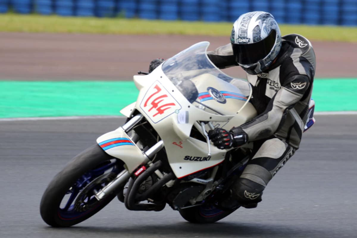 Hatte die classicSAM 2017 im Griff: Thomas Tippelt mit der VH-Suzuki 750