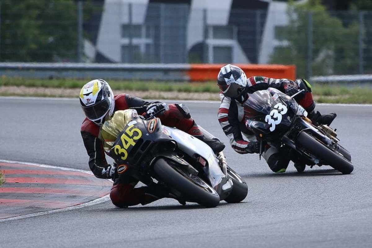 Supertwins-Doppelsieger Christoph Dachelt vor dem glücklosen Hans Schüpbach 