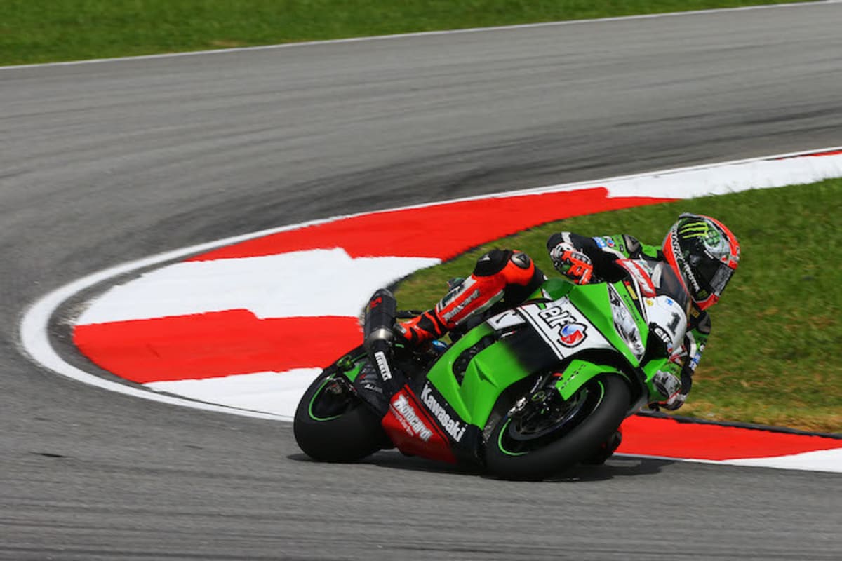 Weltmeister Tom Sykes fiel kurz vor Schluss hinter Giugliano zurück