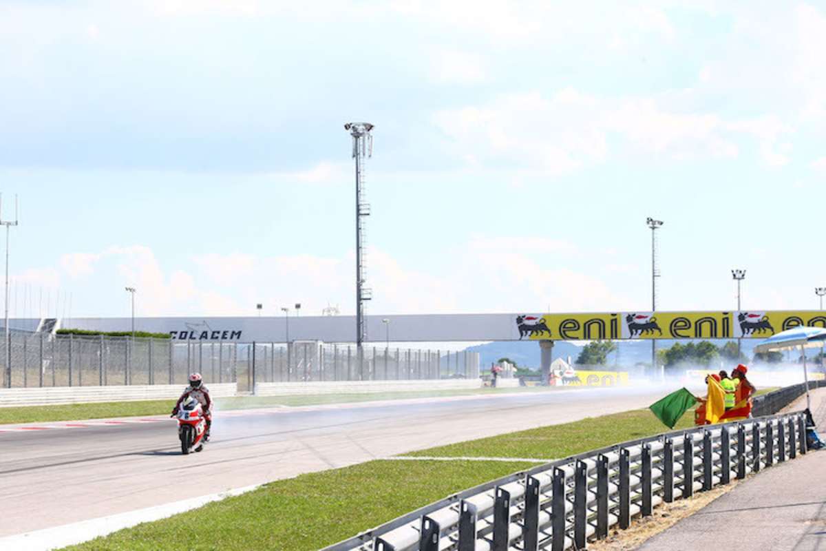 Aaron Yates verheizte schon am Freitag ein EBR-Triebwerk