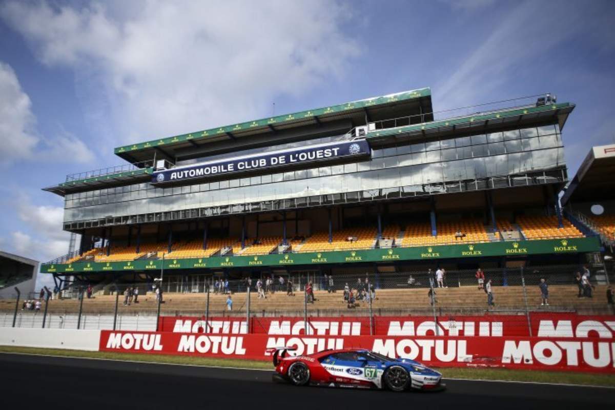 Muss noch Sandsäcke ausladen: Der Ford GT