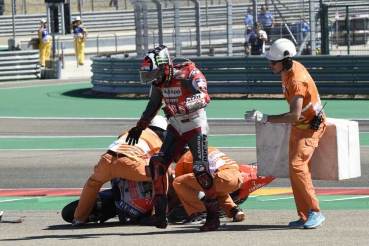 Beim Aufprall verletzte sich Lorenzo am Fuß