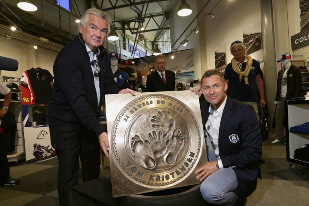 Kristensen mit Gedenkplatte