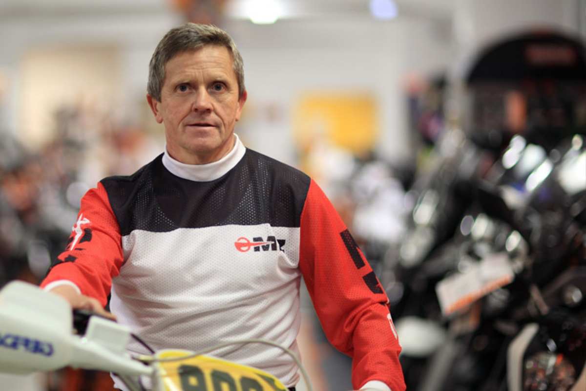 Harald Sturm in seinen KTM-Geschäftsräumen, früher die MZ-Versuchsabteilung