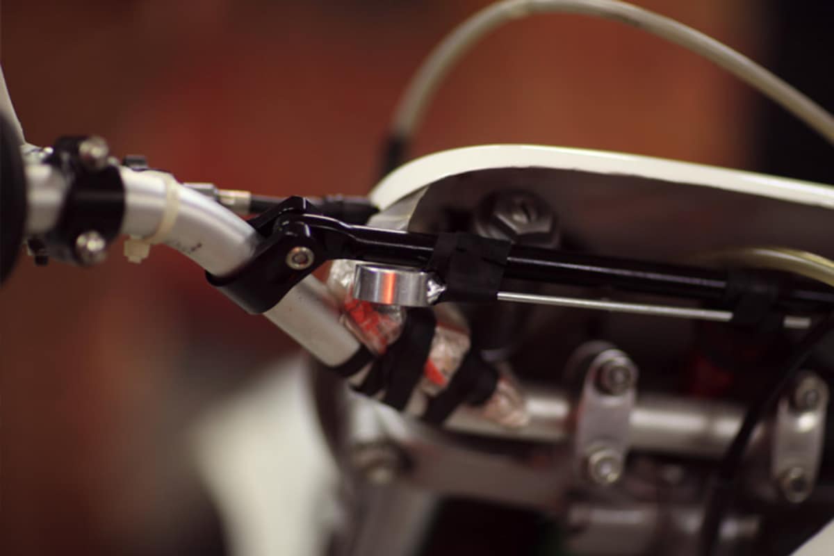 Für alle Eventualitäten gewappnet: Mit dem Bordwerkzeug am Lenker ließ sich das halbe Motorrad zerlegen und reparieren