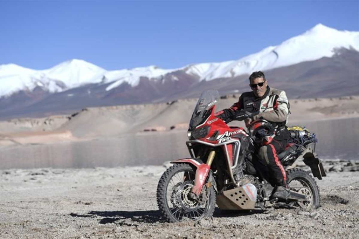 Formationsfahren beim höchsten aktiven Vulkan der Welt, dem Nevado Ojos del Salado