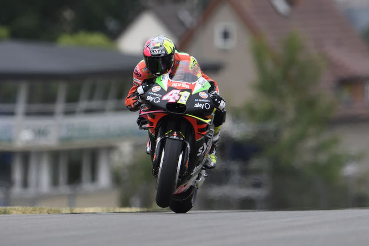 Aleix Espargaró mit der neuen Aprilia-Verkleidung