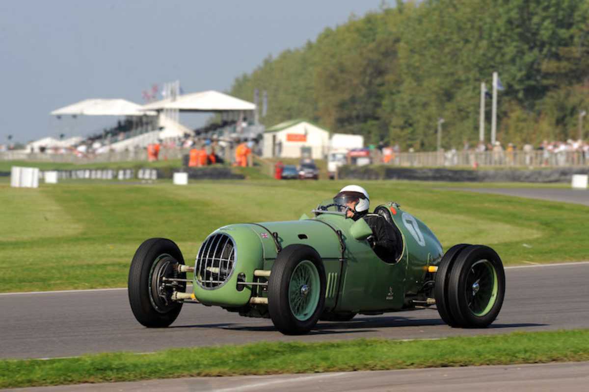 Ein Alta in Goodwood 2008. Hübsche Bereifung!