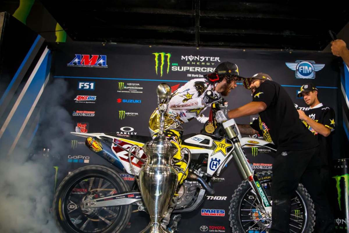 Ein 'burnout' auf dem Podium