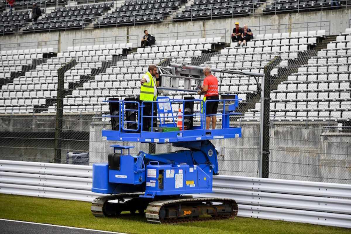 Anzeigetafeln und Ampeln werden demontiert
