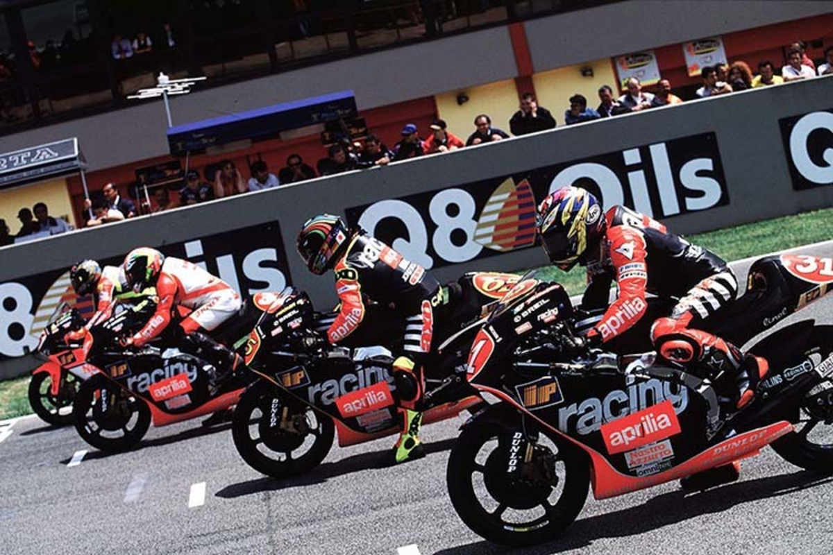 Auch das gab es in Mugello: Vier Werks-Aprilia 250 in der ersten Reihe