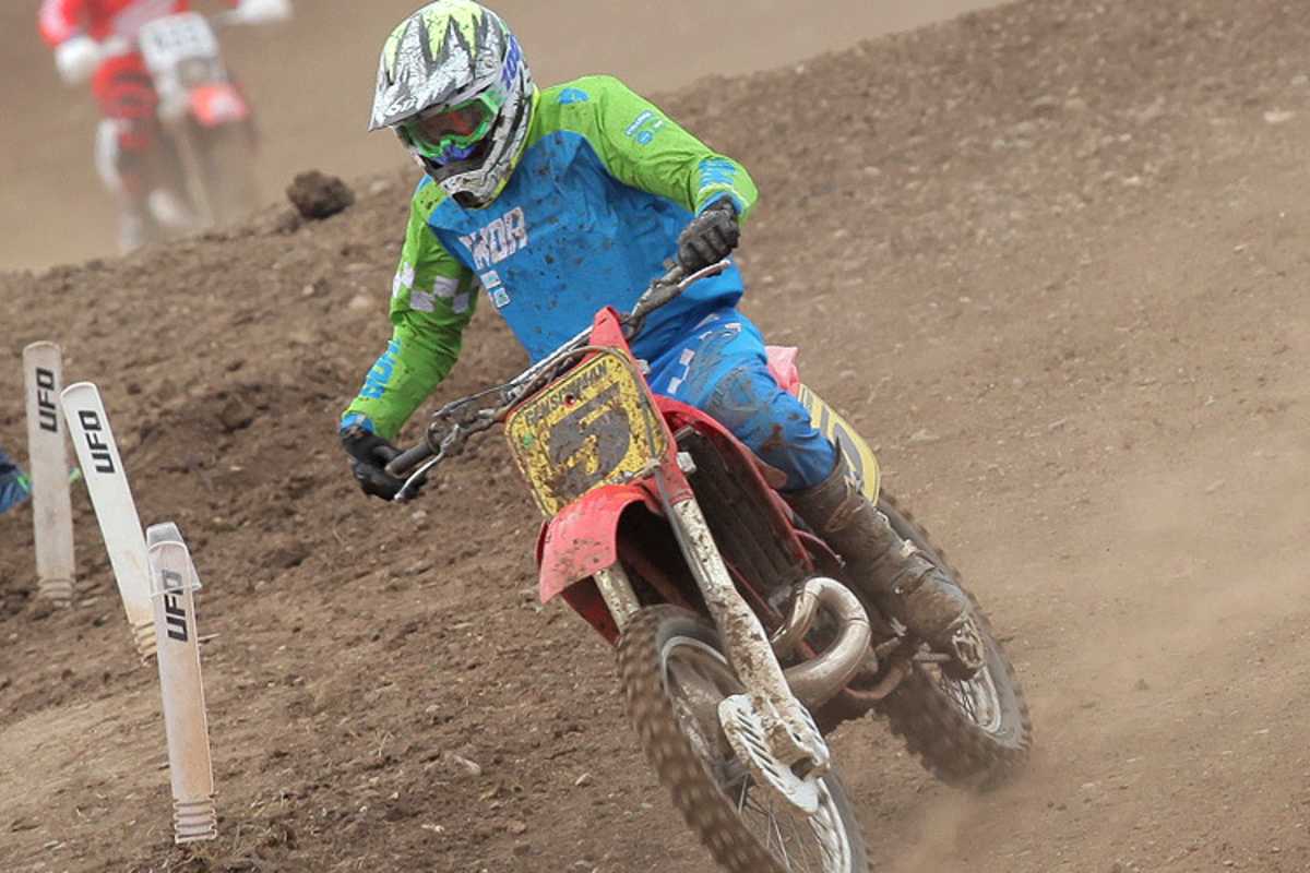 Die 500er zieht heftig an den Armen, Stefan Genscher muss den rechten Arm ausschütteln