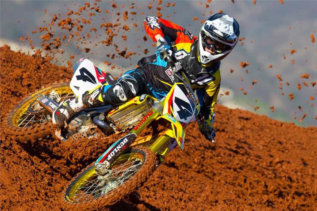 Testarbeit auf der 450er Suzuki