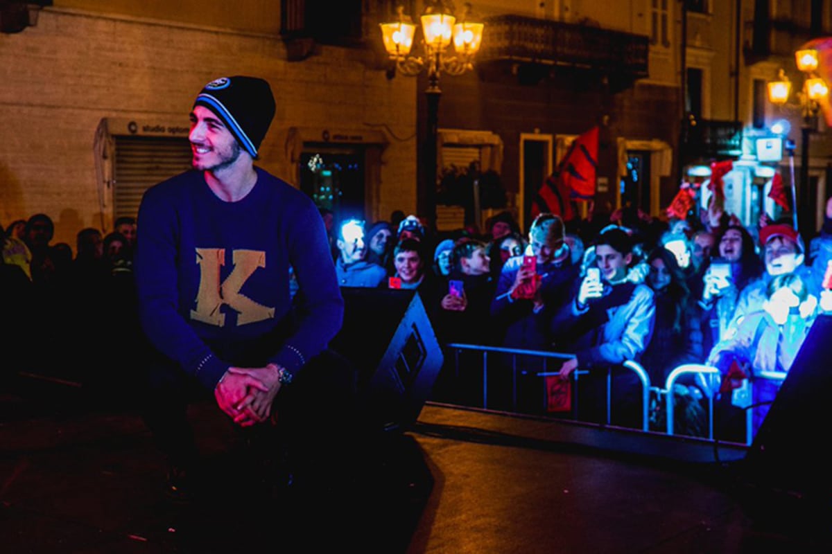 Die große WM-Feier am Samstag: Pecco Bagnaia mit den Fans