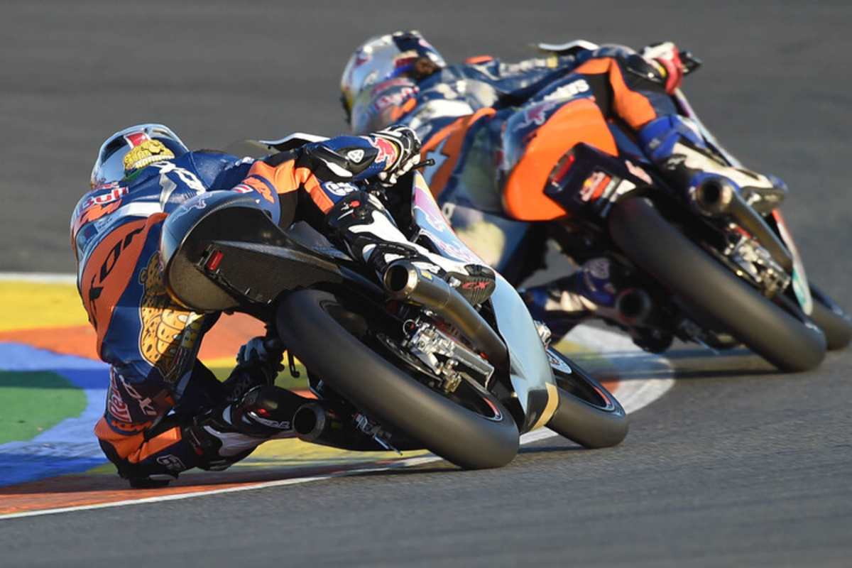 Valencia-Test: Brad Binder vor Karel Hanika